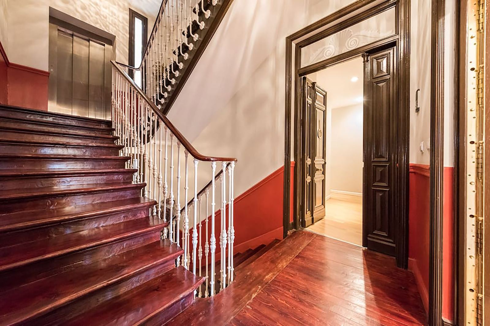 Escalera del edificio